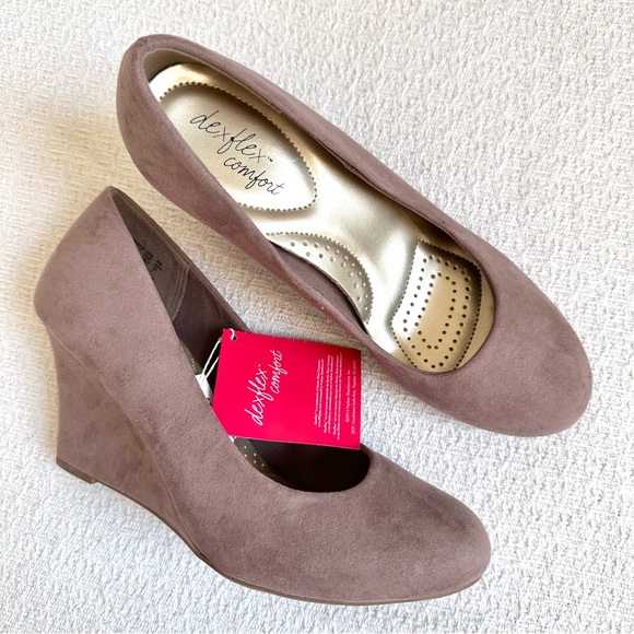 NEW NWT dexflex comfort Tan Taupe Suede Wedges Size 9 Wide - Picture 1 of 8